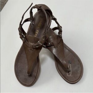 Brown Leather T-Strap Sandals shoes Women’s 6